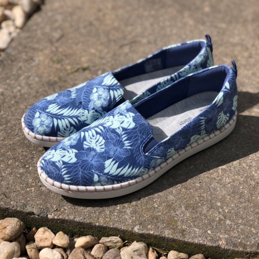Clarks canvas cloud stepper blue tropical palm slip on sneaker/loafer